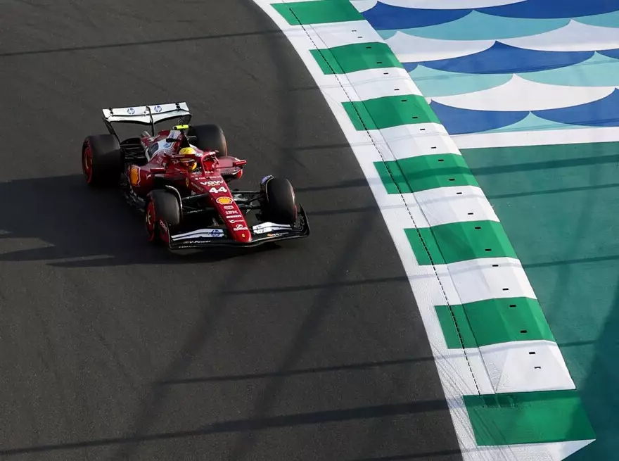 Foto zur News: Lewis Hamilton: In Bahrain das Geheimnis beim Fahrstil gefunden?