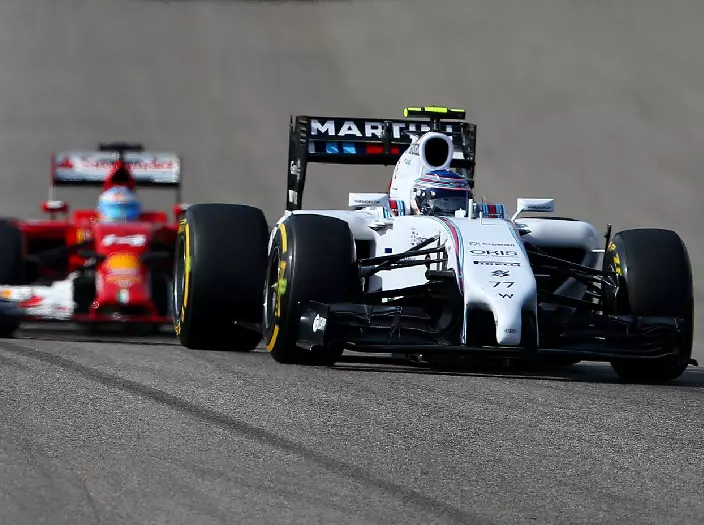 Williams-Fahrer Valtteri Bottas vor Fernando Alonso im Ferrari in der Saison 2014 Foto zur News: Design-Deal mit Folgen: Williams und der Martini-Effekt