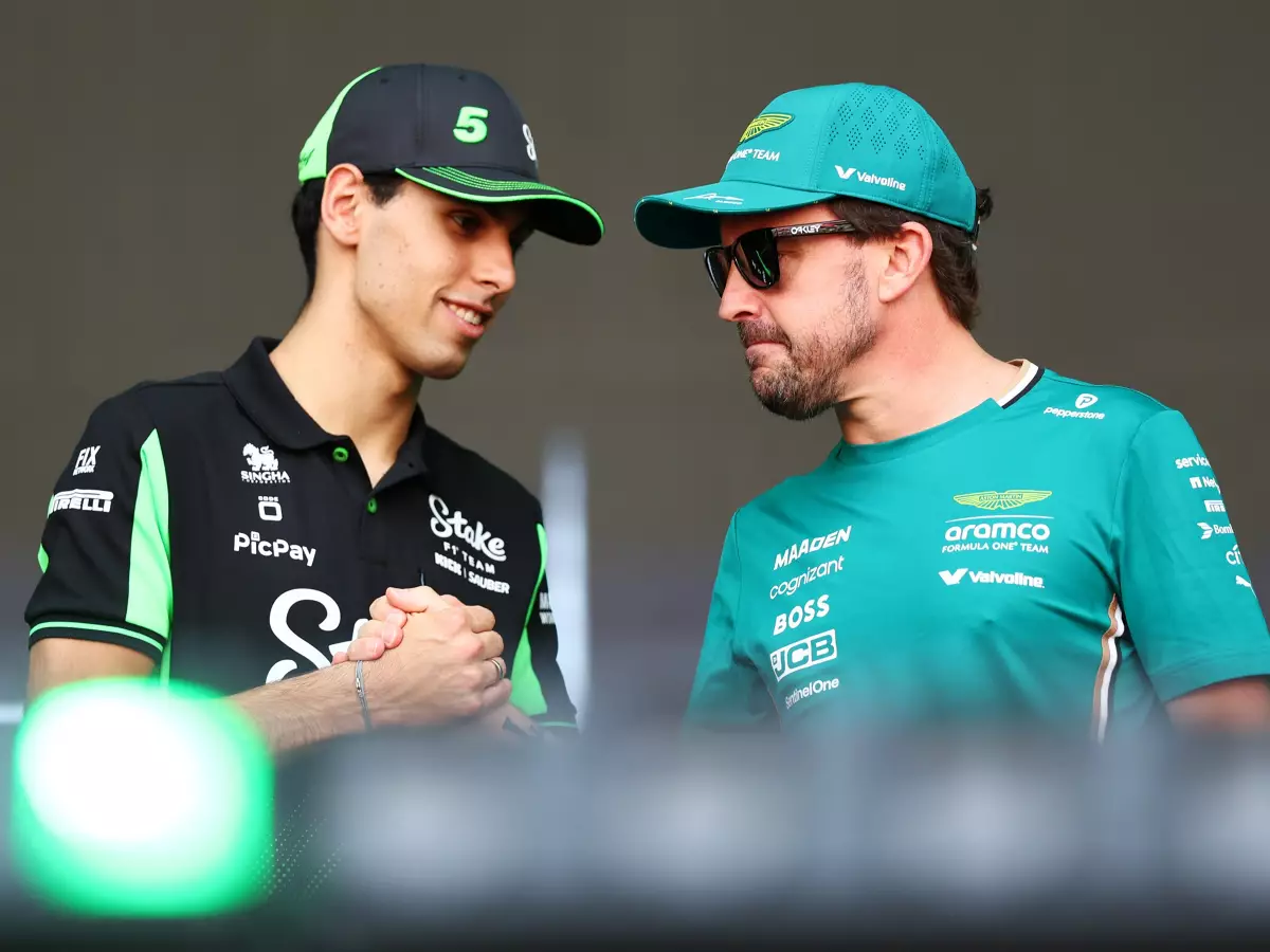 Gabriel Bortoleto, Fernando Alonso Foto zur News: Nach Schrecksekunde: Bortoleto bekam doch Abendessen im Alonso-Flieger