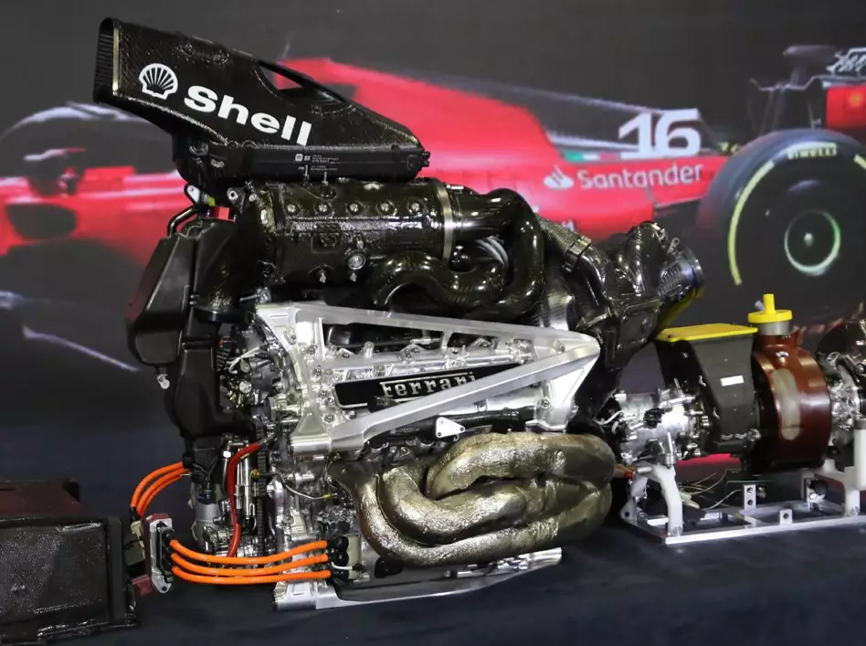 Die V6-Motoren stehen in der Formel 1 seit ihrer Einführung 2014 für ihren mageren Sound in der Kritik Foto zur News: Kolumne: Warum die V10-Diskussion zu kurz greift