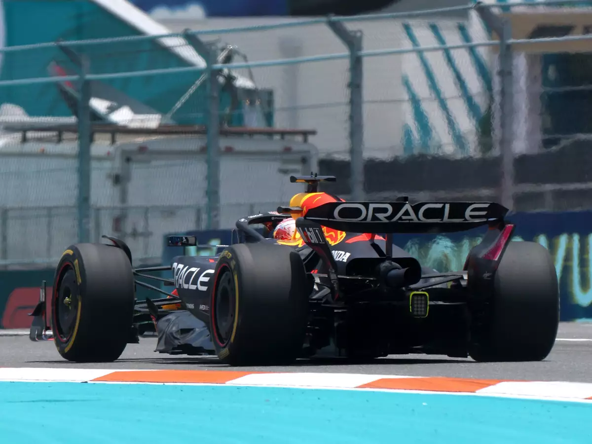 Foto zur News: Verstappen: Unterboden-Update scheint zu wirken, Motor mit Leistungsdefizit?