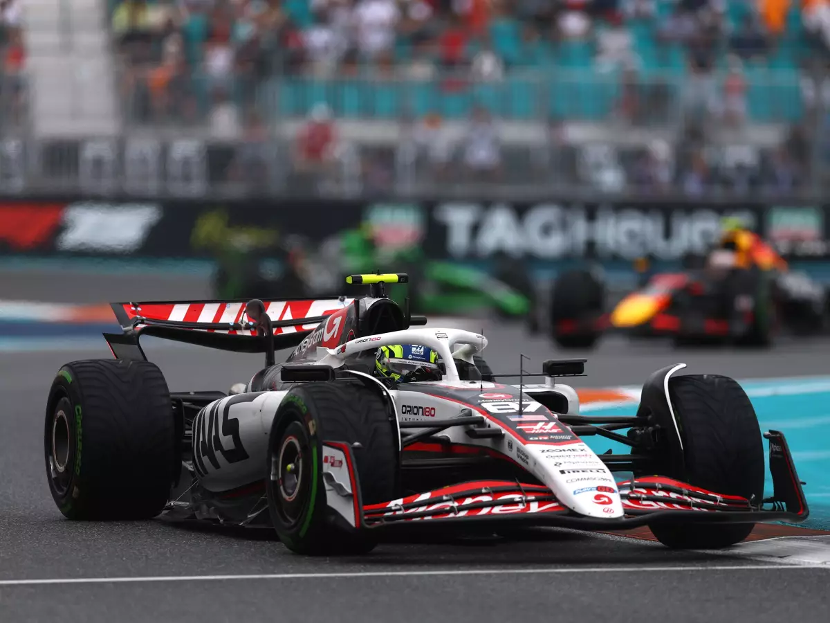 Ollie Bearman verlor seinen WM-Punkt im Miami-Sprint wegen eines Unsafe Release Foto zur News: Drei Strafen beim F1-Sprint in Miami! Bearmans Punkt weg