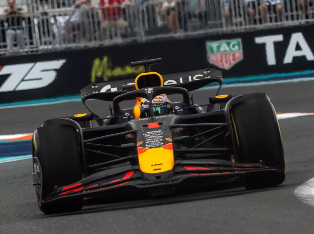 Foto zur News: Verstappen über Reifenverschleiß: Außer McLaren machen alle etwas falsch