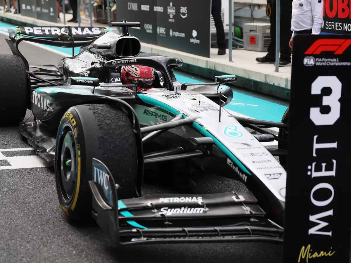 Die 3 für George Russell bleibt stehen: Protest in Miami von der FIA abgewiesen Foto zur News: Russell behält Platz drei in Miami: Kommissare weisen Red-Bull-Protest ab
