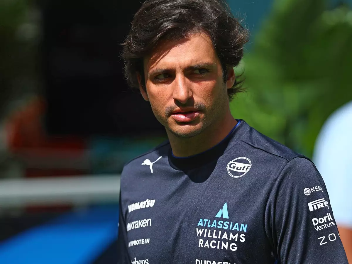 Foto zur News: Im Williams FW45: Carlos Sainz weiht neuen Formel-1-Kurs in Madrid ein
