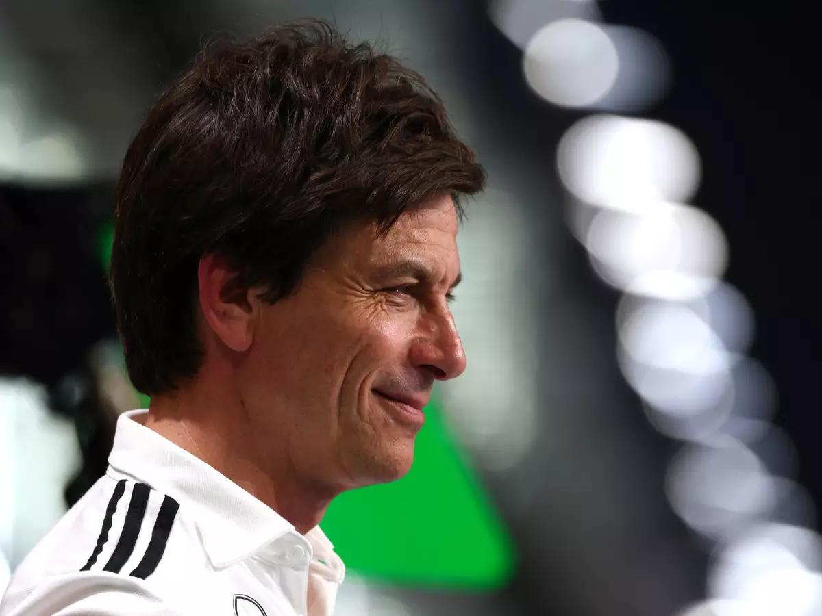 Foto zur News: Toto Wolff: War Ferraris Angebot an Lewis Hamilton einfach unwiderstehlich?