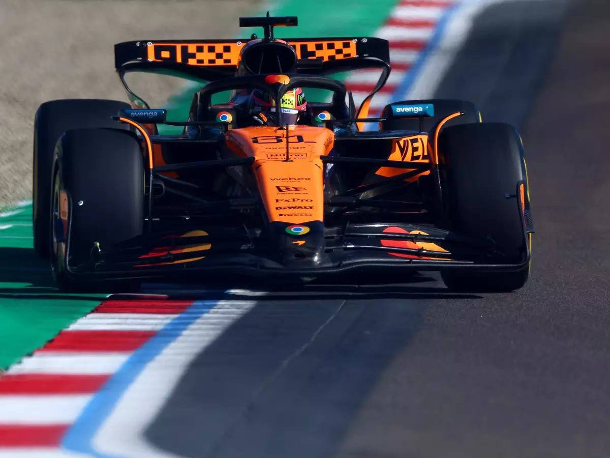 Oscar Piastri Foto zur News: Freitagstraining Imola: McLaren laut Helmut Marko "absolut überlegen"