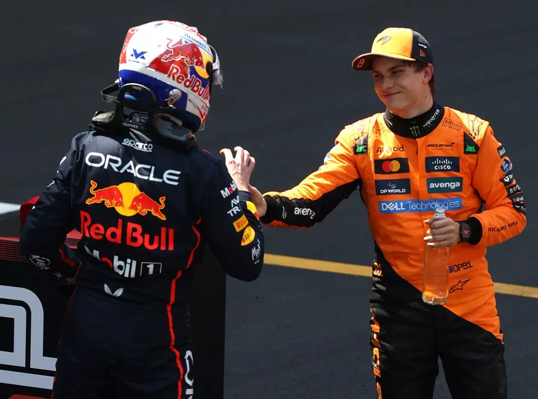 Foto zur News: Villeneuve: Kommissare bestrafen Verstappen härter als Piastri