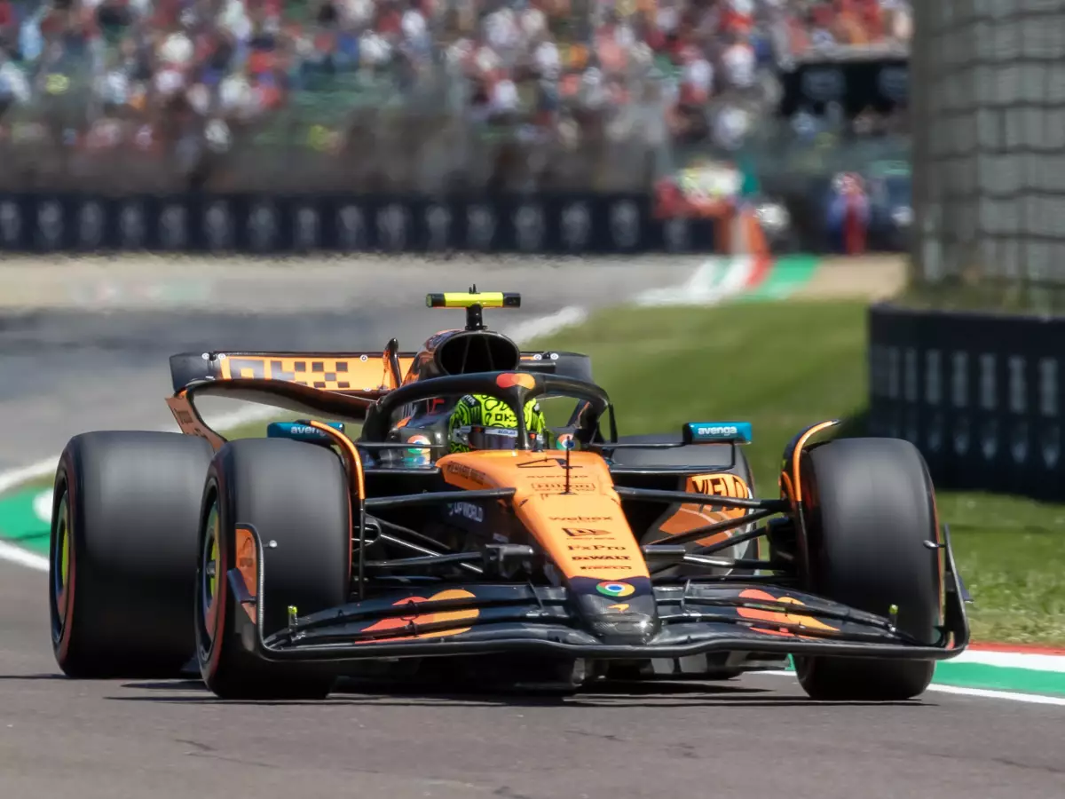 Lando Norris Foto zur News: Verwirrung nach Imola-Training: Ist der C6-Reifen doch zu weich?