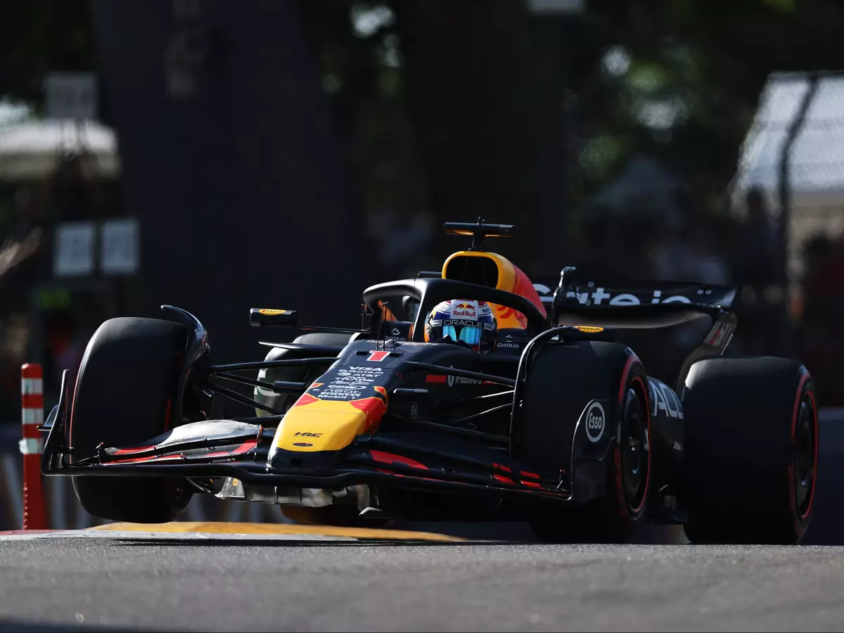 Der Red Bull RB21 liegt jetzt besser, nimmt aber die Reifen zu sehr ran Foto zur News: Verstappen scherzt nach Quali: Kann ChatGPT Red Bulls Probleme lösen?