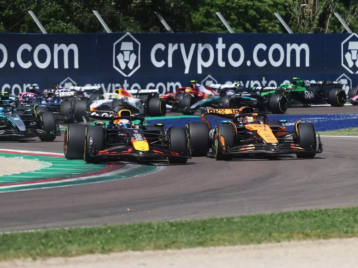 Max Verstappen, Oscar Piastri, George Russell, Lando Norris Foto zur News: Max Verstappen gewinnt Imola 2025 nach Mega-Move: "Bist du narrisch!"