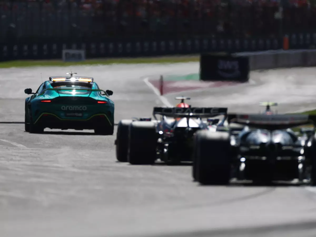 Foto zur News: Erst VSC, dann Safety-Car: Die Entscheidungen in Imola erklärt