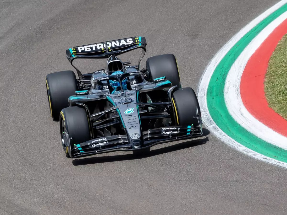 Foto zur News: Russell: Mercedes "grottenlangsam" nach rätselhaftem Problem