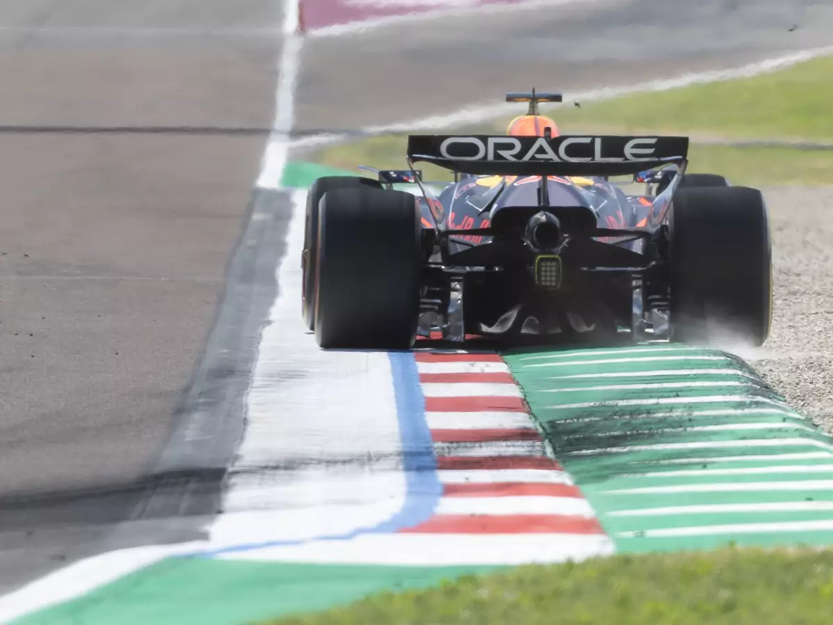 Foto zur News: Max Verstappen: Imola-Update hat nicht viel Rundenzeit gebracht, aber ...