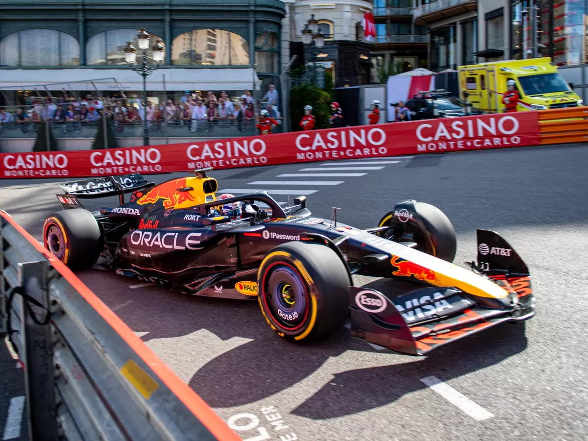 Max Verstappen und Red Bull gab das zweite Training in Monaco doch zu denken Foto zur News: Verstappen hadert mit Red Bulls Set-up: "Übers Ziel hinausgeschossen"