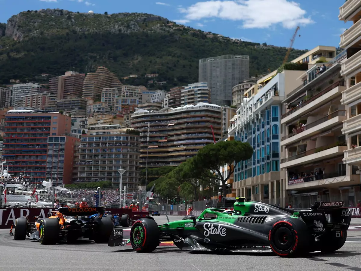 Oscar Piastri (McLaren MCL39) vor Gabriel Bortoleto (Sauber C45) beim Formel-1-Rennen in Monaco 2025 Foto zur News: Warum eine lange Safety-Car-Phase Monaco auf den Kopf stellen könnte