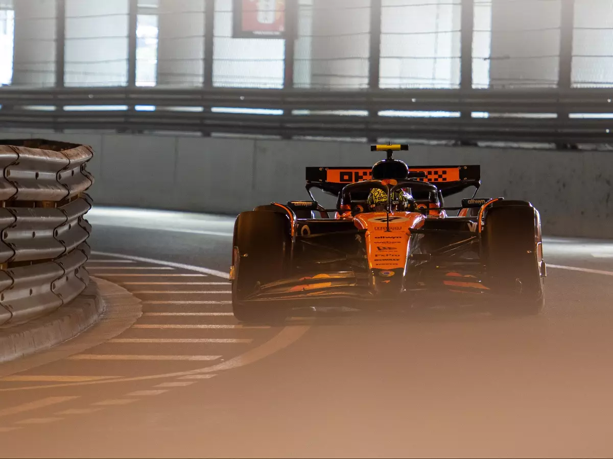 Foto zur News: Mäuschen am Boxenfunk: Wie McLaren Lando Norris zur Pole ferngesteuert hat