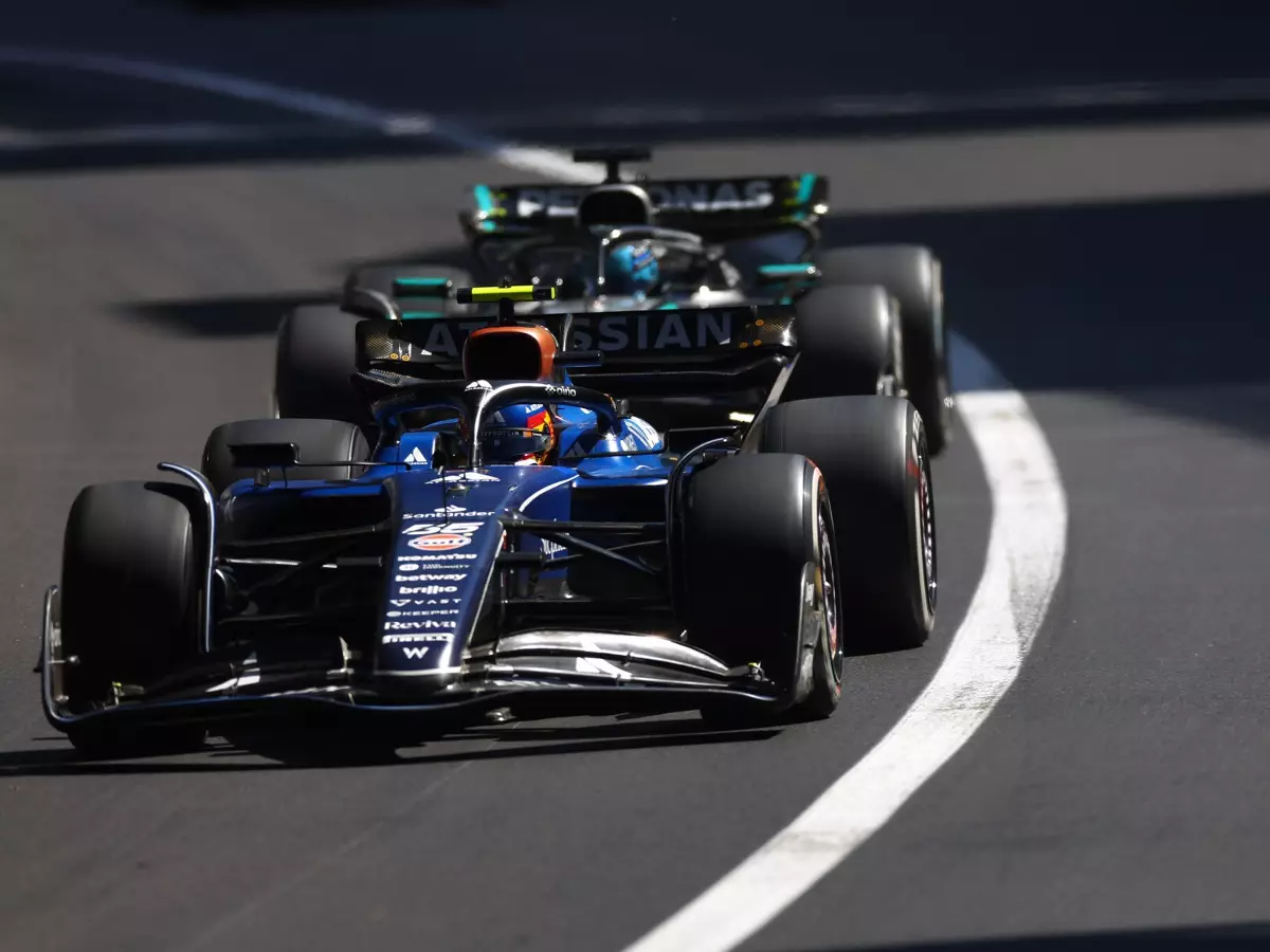Foto zur News: Carlos Sainz: Teamplay-Taktiken sind "Manipulation" an der Formel 1