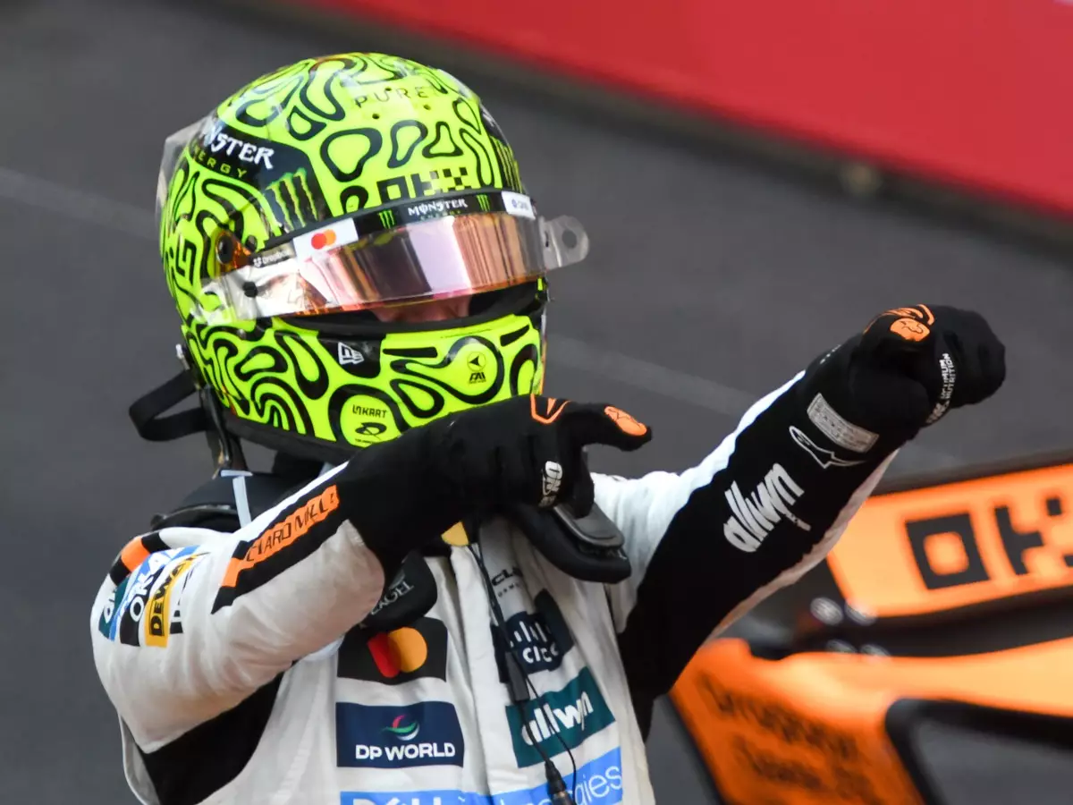 Lando Norris jubelt nach seinem Sieg beim Formel-1-Rennen in Monaco 2025 Foto zur News: Fahrernoten Monaco: "Die Poleposition allein verdient die Note 1"