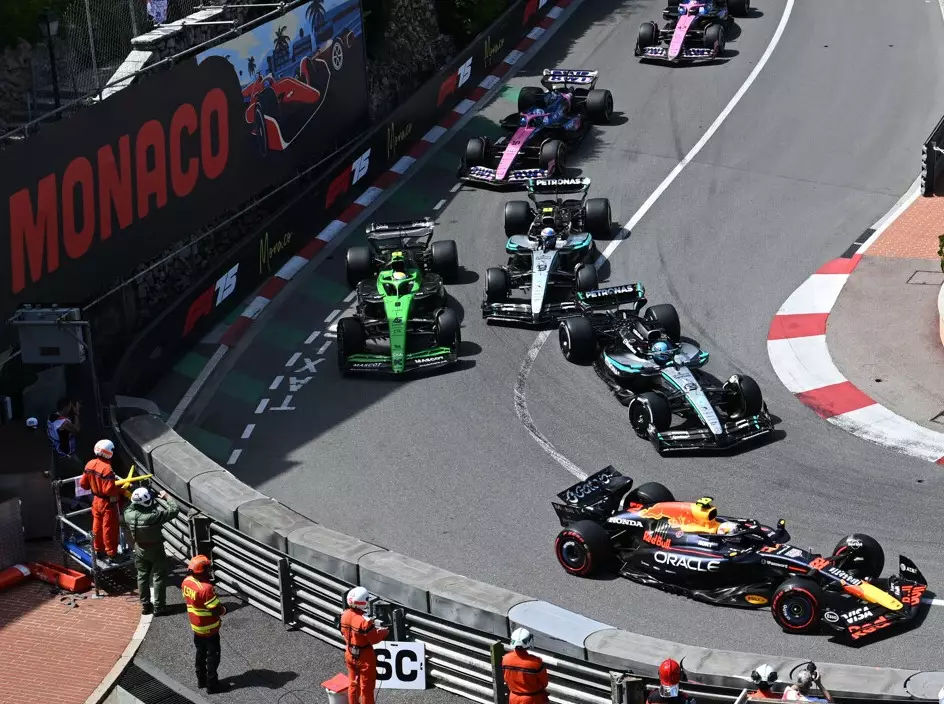 Kimi Antonelli, Gabriel Bortoleto Foto zur News: Nach Crash in Monaco-Startrunde: Bortoleto wirft Antonelli "Divebomb" vor