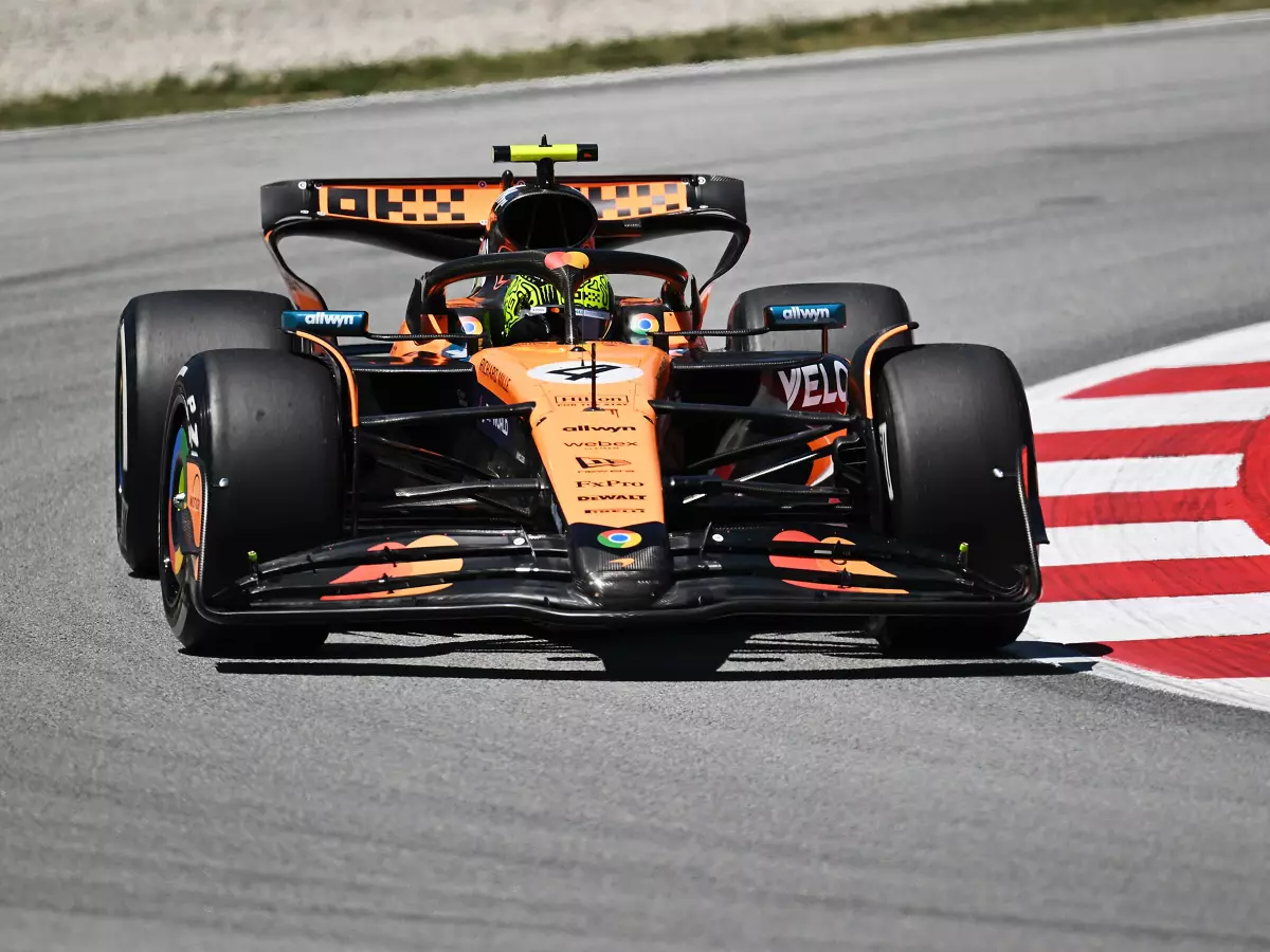 Lando Norris Foto zur News: Erstes Training unter neuen Regeln: Lando Norris Schnellster in Barcelona