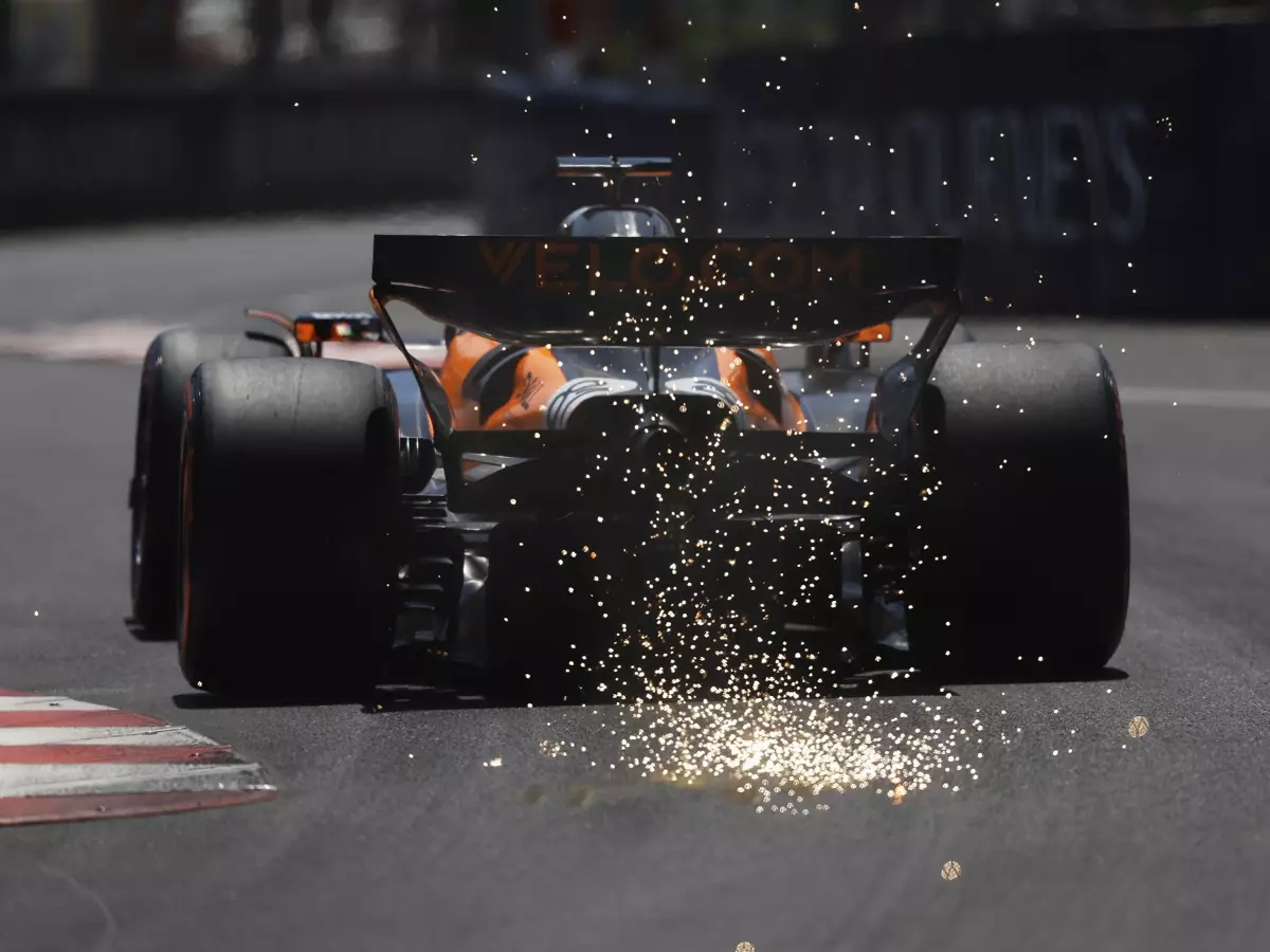 Oscar Piastri (McLaren) Foto zur News: Stahl statt Titan: Warum die Teams in Barcelona neue Bodenbleche fahren