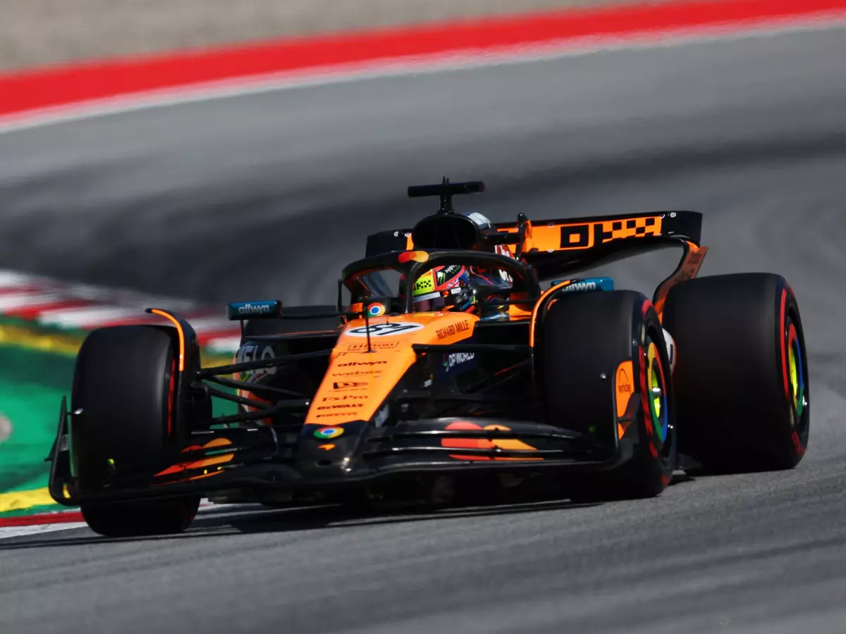 Foto zur News: Qualifying Barcelona: Oscar Piastri nimmt das Feld auseinander!