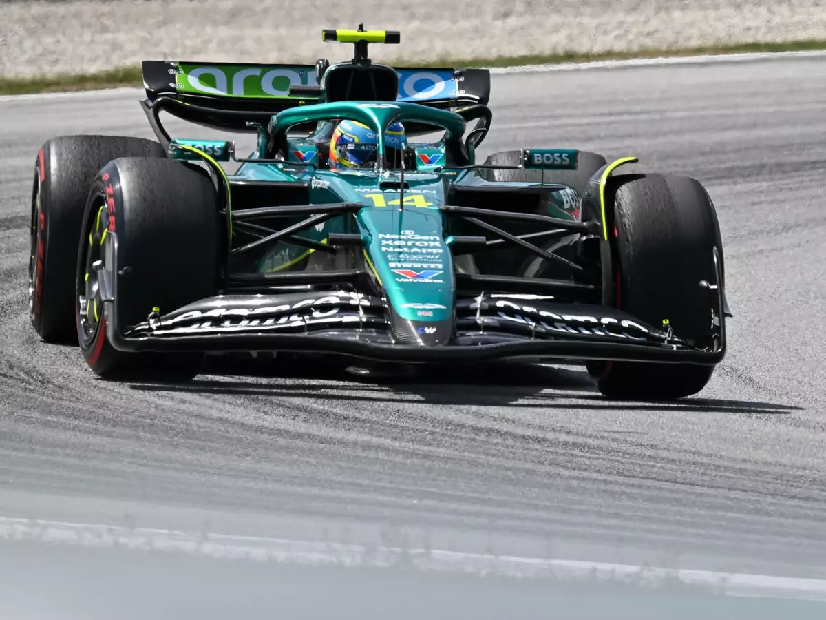 Fernando Alonso im Aston Martin AMR25 beim Formel-1-Rennen in Spanien 2025 Foto zur News: Alonso erneuert Topspeed-Kritik: "Kein einziges Mal mit DRS überholt!"