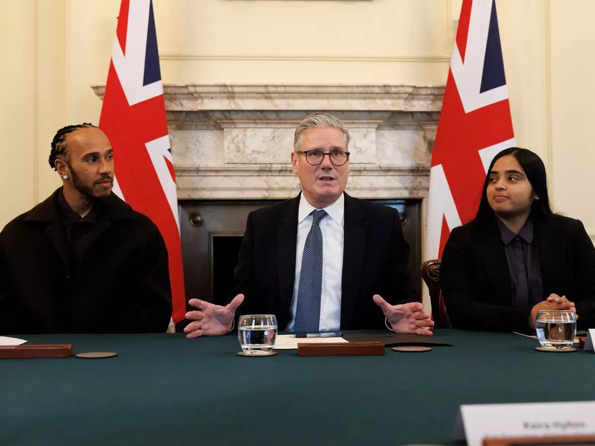 Foto zur News: Treffen mit dem Premierminister: Lewis Hamilton mischt in Bildungspolitik mit