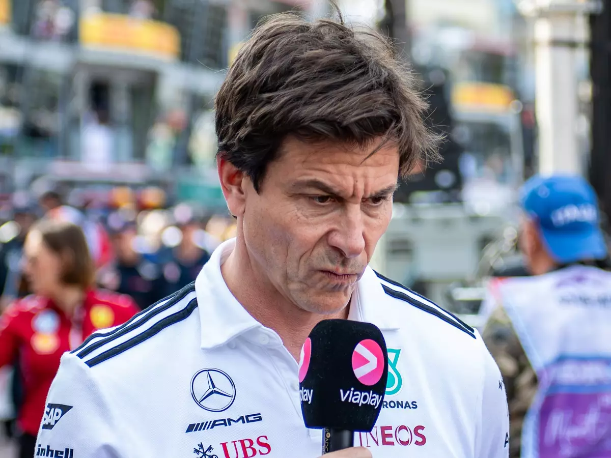 Ein Hoch aufs Internet: Toto Wolff Spruch fand in Italien nur wenig Anklang ... Foto zur News: Roms Taxifahrer kontern Wolff-Spruch: "Fahren hier so langsam wie Mercedes"