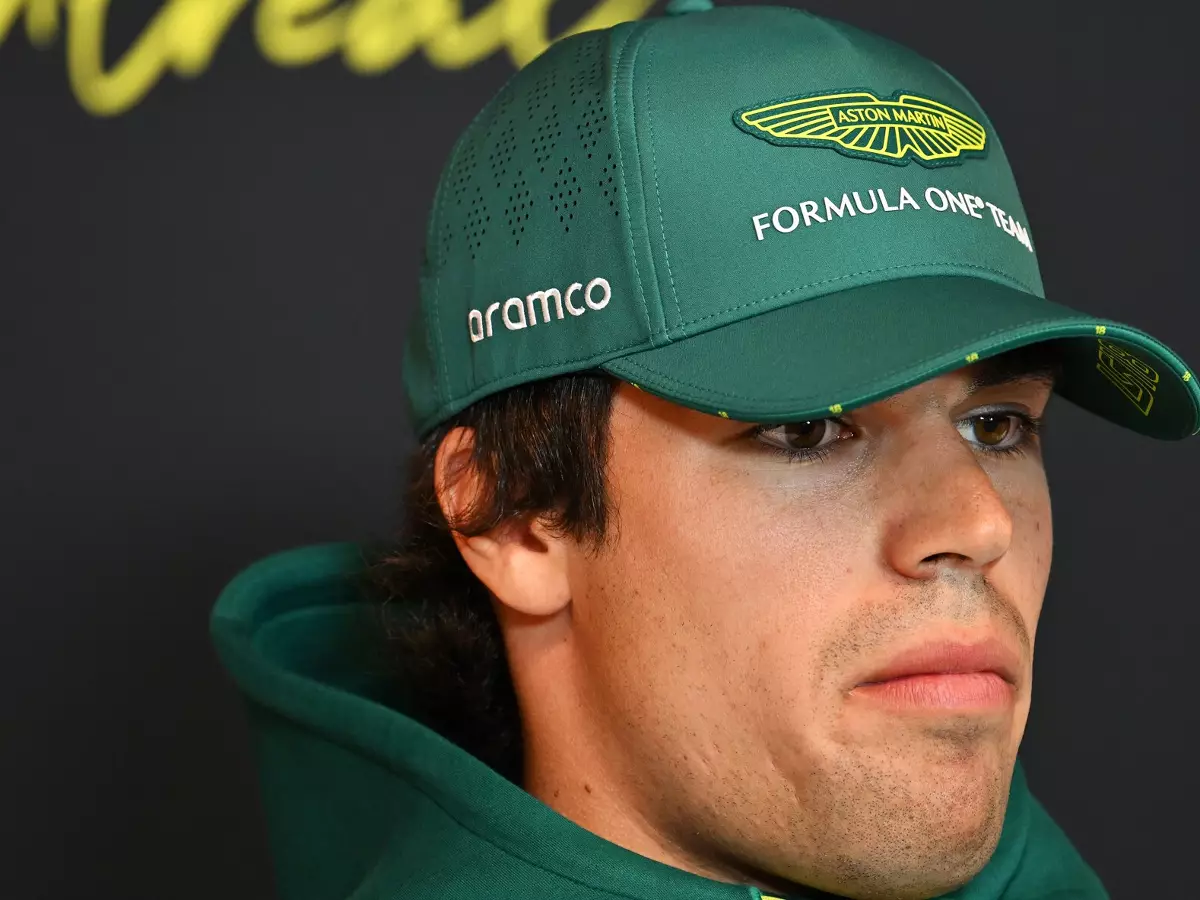 Foto zur News: Kaugummi #AND# Flunsch: Bizarrer Auftritt von Lance Stroll bei der Pressekonferenz