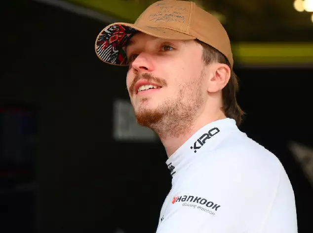 Foto zur News: Seitenhieb nach Rammstoß: Russell reagiert auf Konter von Dan Ticktum