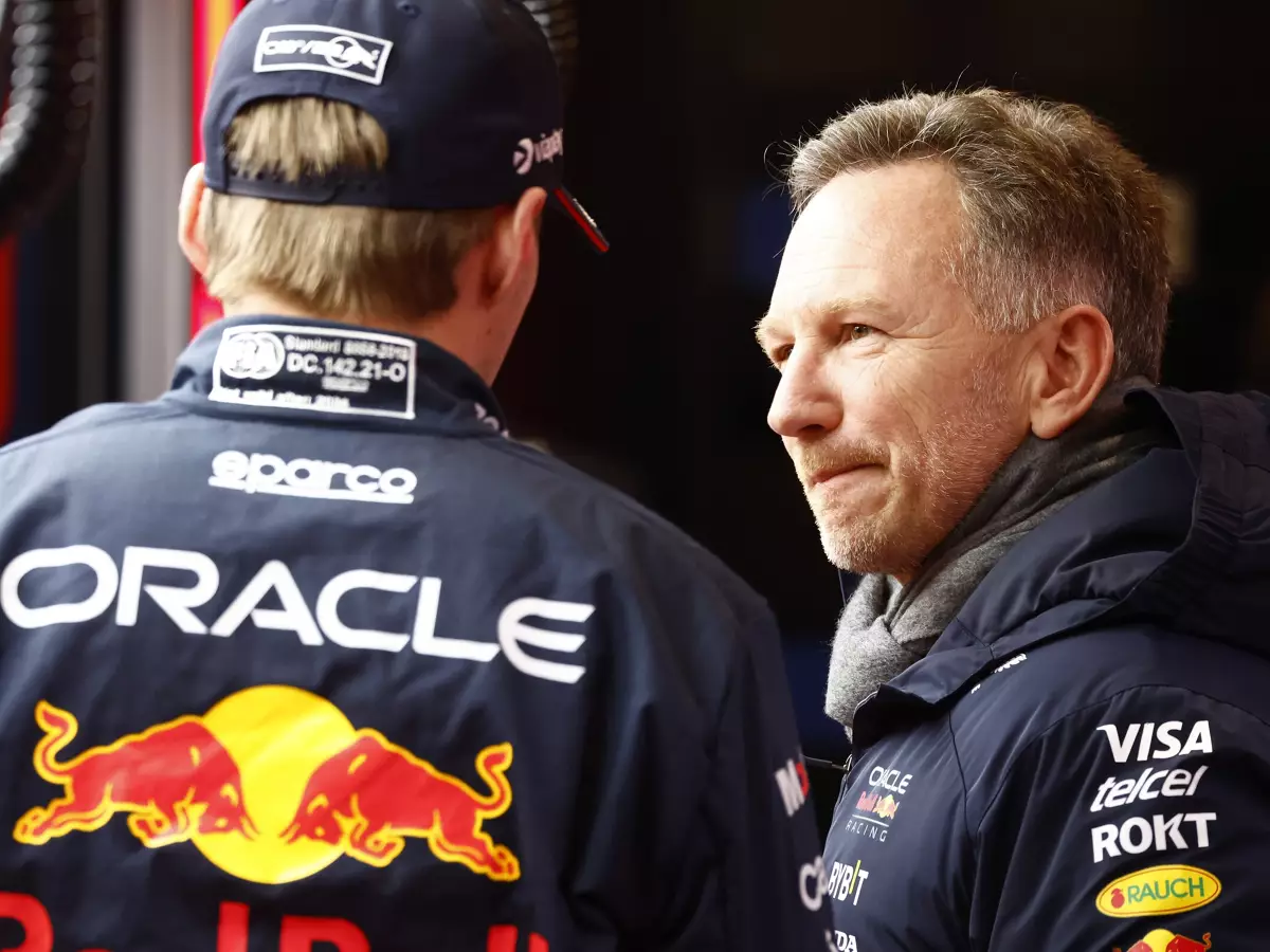 Max Verstappen und Red-Bull-Teamchef Christian Horner Foto zur News: Christian Horner: Verstappen-Vertrag ist nichts wert, wenn er nicht bleiben will