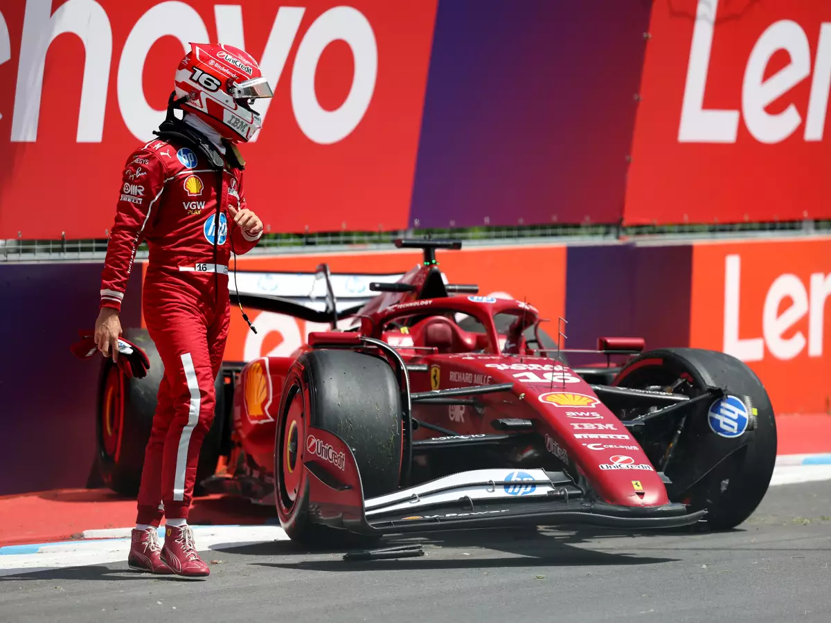 Foto zur News: Charles Leclerc entschuldigt sich bei Ferrari: "Es war ein sehr dummer Unfall"