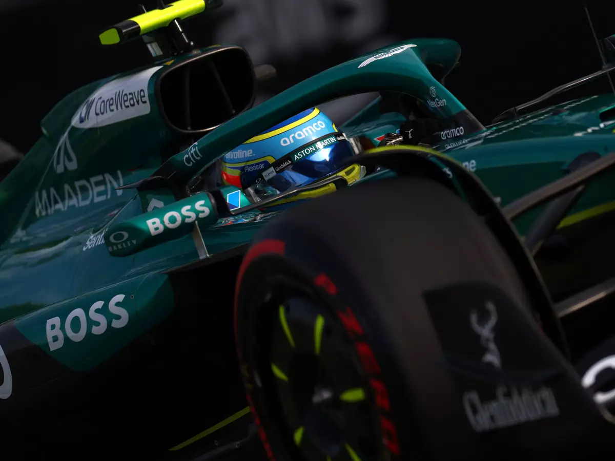 Foto zur News: Fernando Alonso: Seit Imola-Update "mehr verbunden" mit dem Aston Martin