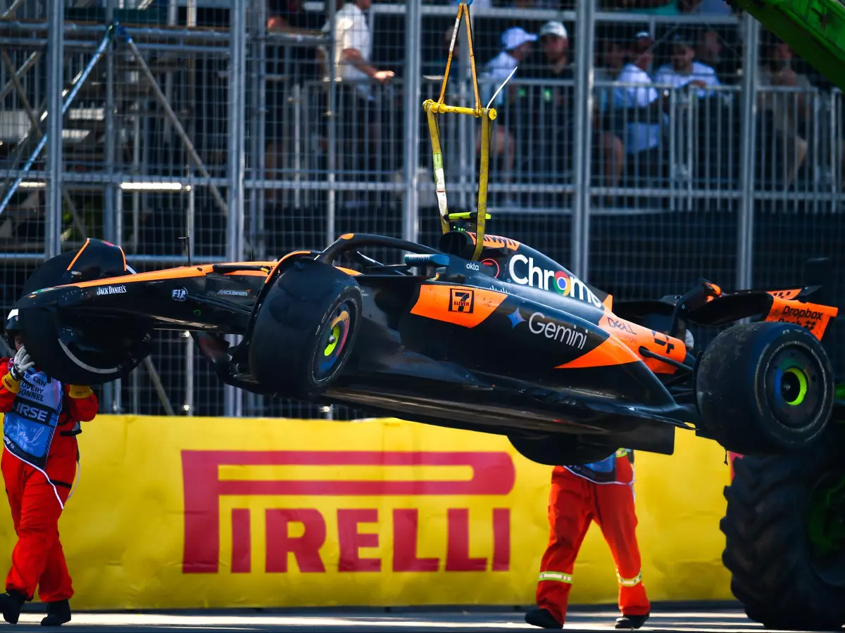 Der McLaren von Lando Norris nach dem Unfall beim Kanada-GP 2025 Foto zur News: "Etwas fies": Piastri laut Villeneuve mit Teilschuld am McLaren-Crash