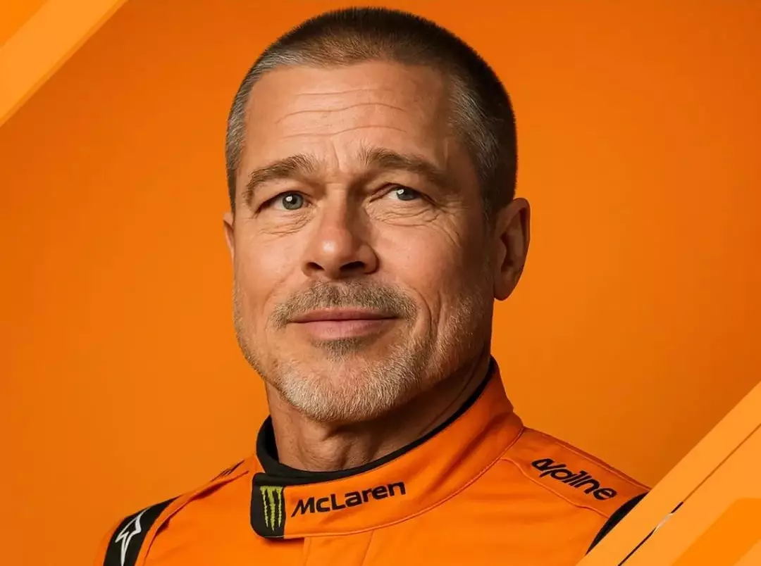 Brad Pitt im McLaren-Overall Foto zur News: Brad Pitt testet Formel-1-McLaren: Diese Szene kommt nicht im Film vor!