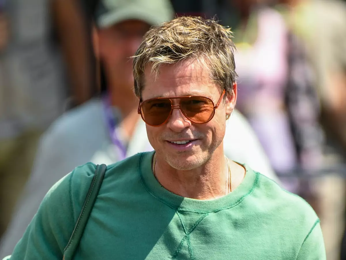 Foto zur News: Yuki Tsunoda: Brad Pitt für einen lästigen Fan gehalten!