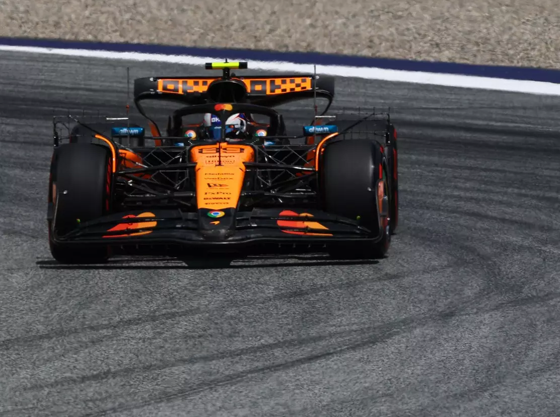 Alexander Dunne Foto über Nachrichten: FT1 Österreich: McLaren Junior Alexander Dunne fährt sensationell auf P4!