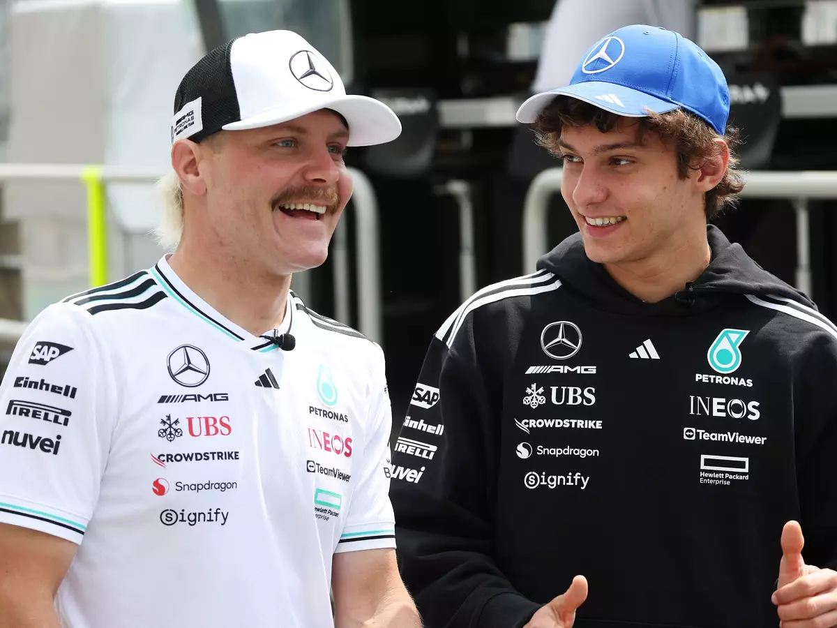 Foto zur News: Bottas als Journalist bei Antonelli: "Wie wichtig ist ein starker dritter Fahrer?"