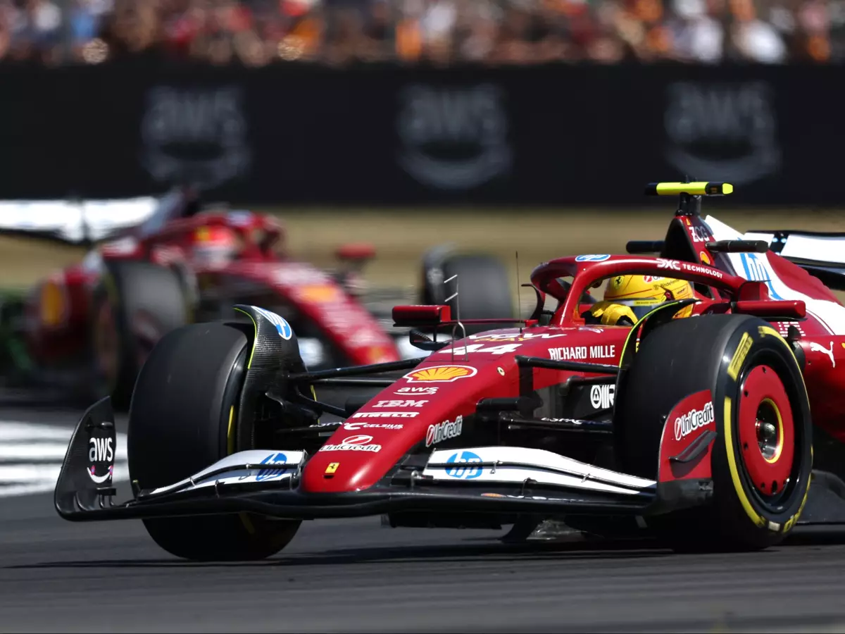 Foto zur News: Im Silverstone-Training vor McLaren: Lewis Hamilton fährt Bestzeit!