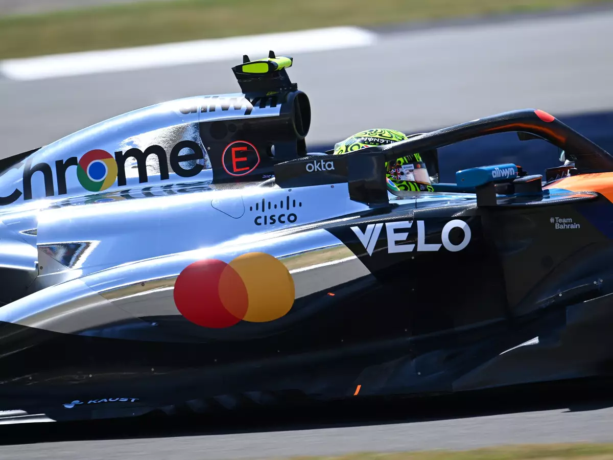 Lando Norris Foto zur News: "Schlechter Freitag": Verstappen in Silverstone hinter McLaren #AND# Ferrari