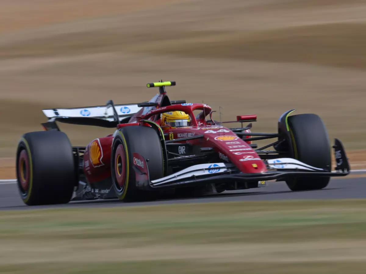 Foto zur News: Hamilton geht mehr in Leclercs Richtung: Knackt er so den Ferrari?