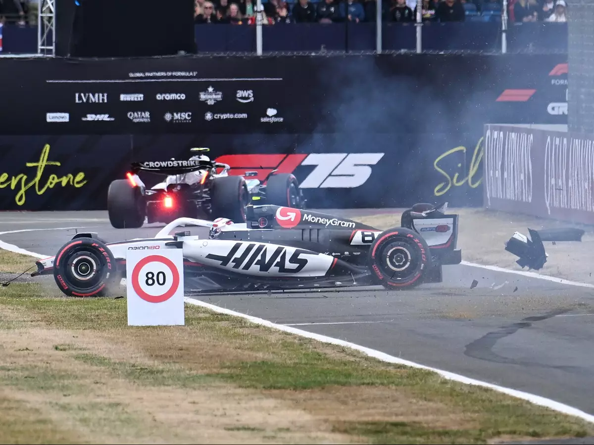 Foto zur News: FT3 Silverstone: Rookie-Crashs stoppen Hamilton auf dem Weg zur Bestzeit