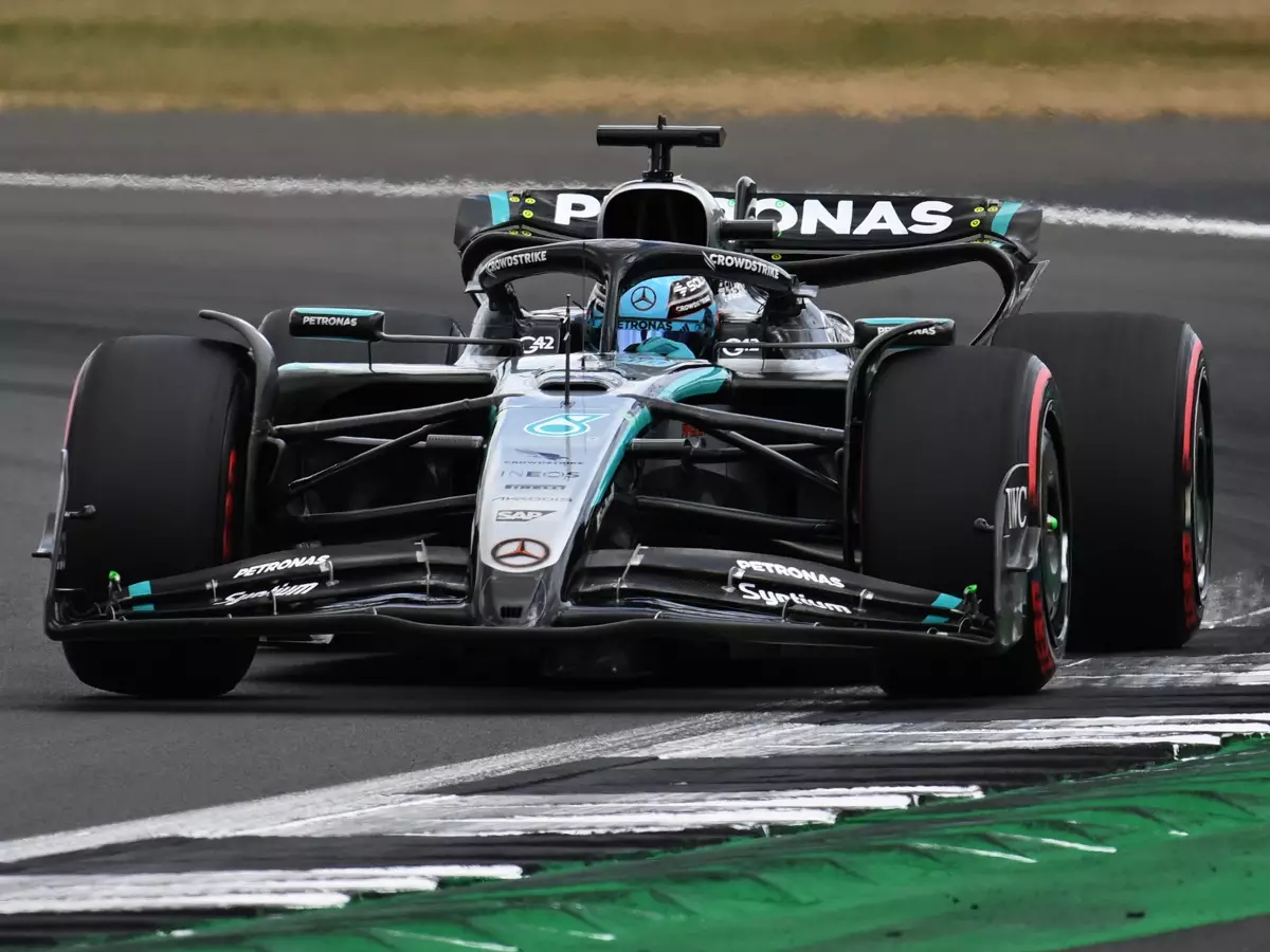 Foto zur News: Toto Wolff lobt: George Russell hat "das Auto outperformt"