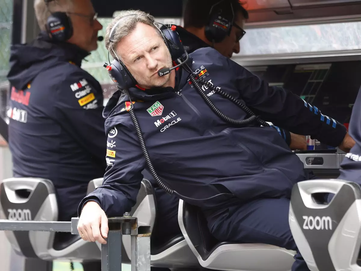 Christian Horner als Formel-1-Teamchef am Kommandostand von Red Bull Foto zur News: Übersicht: Welche Faktoren zum Aus von Christian Horner bei Red Bull führten