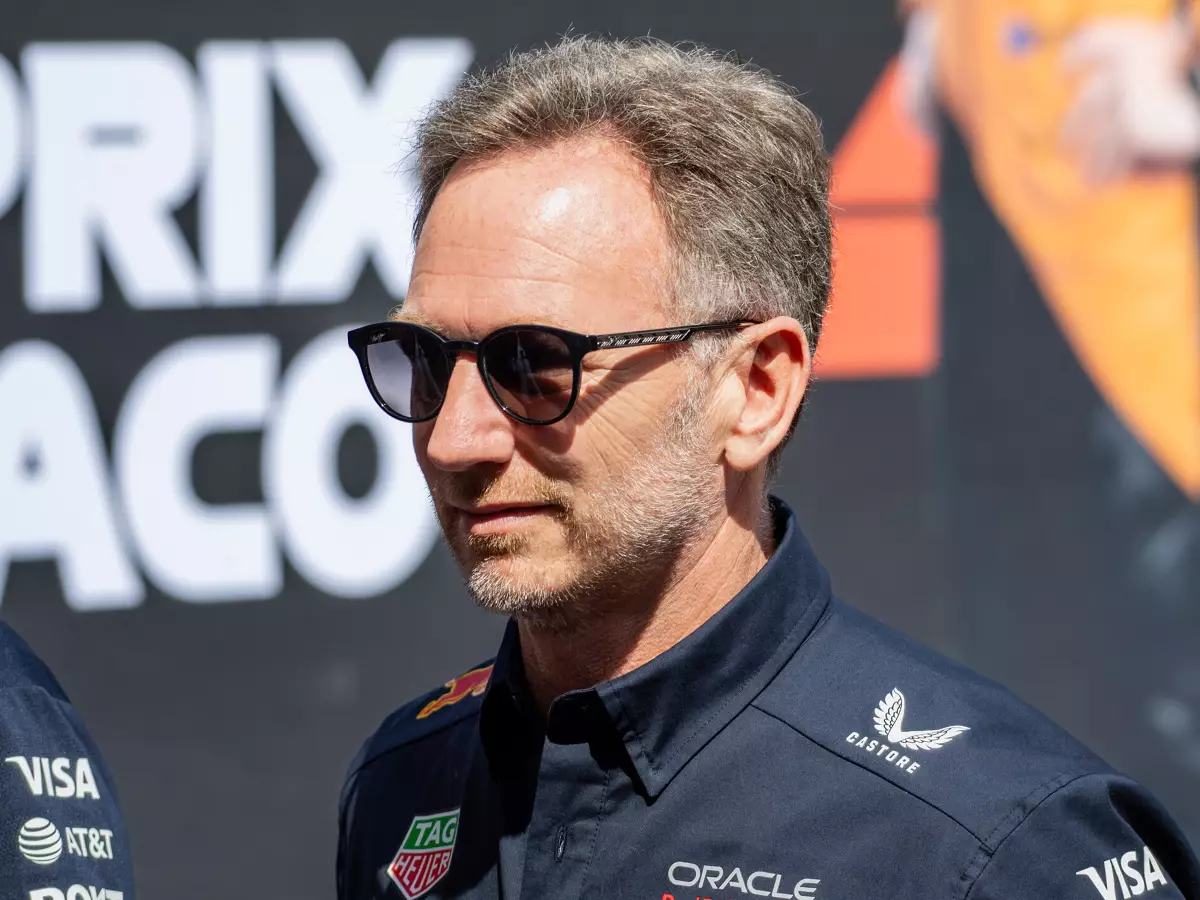 Christian Horner als Red-Bull-Teamchef im Formel-1-Fahrerlager Foto zur News: Formel-1-Experte: Gab schon vor Horner-Rauswurf "Unruhe" bei Red Bull