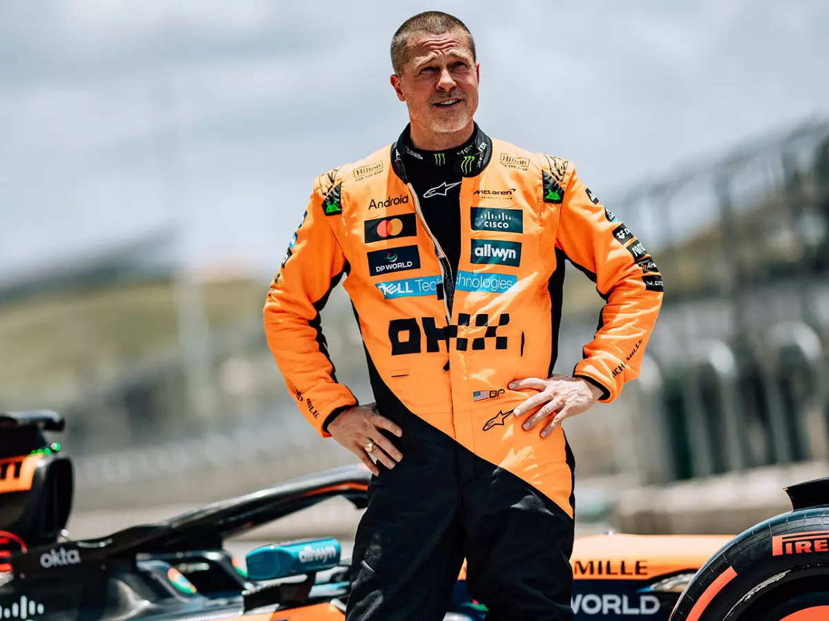 Foto zur News: Onboard-Aufnahmen veröffentlicht: Brad Pitt fährt Formel-1-McLaren in Austin