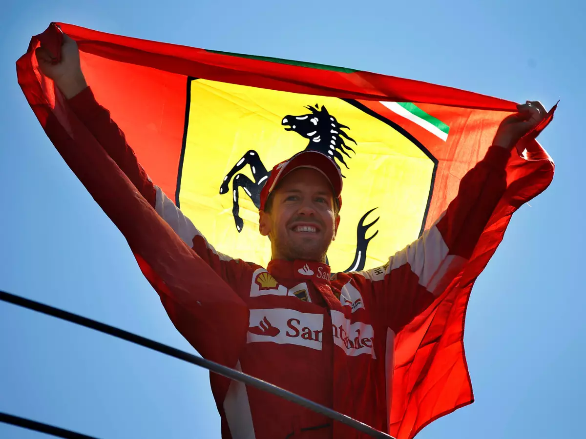Foto zur News: Sebastian Vettel gibt zu: Den Wechsel zu Ferrari "bereue ich nicht", aber ...
