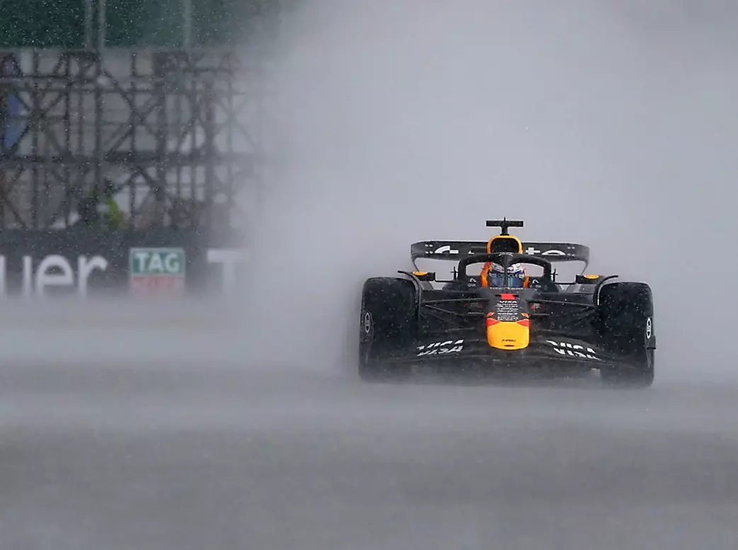 Foto zur News: Problem Regenreifen: Hat Pirelli den Grund für die Schwierigkeiten gefunden?